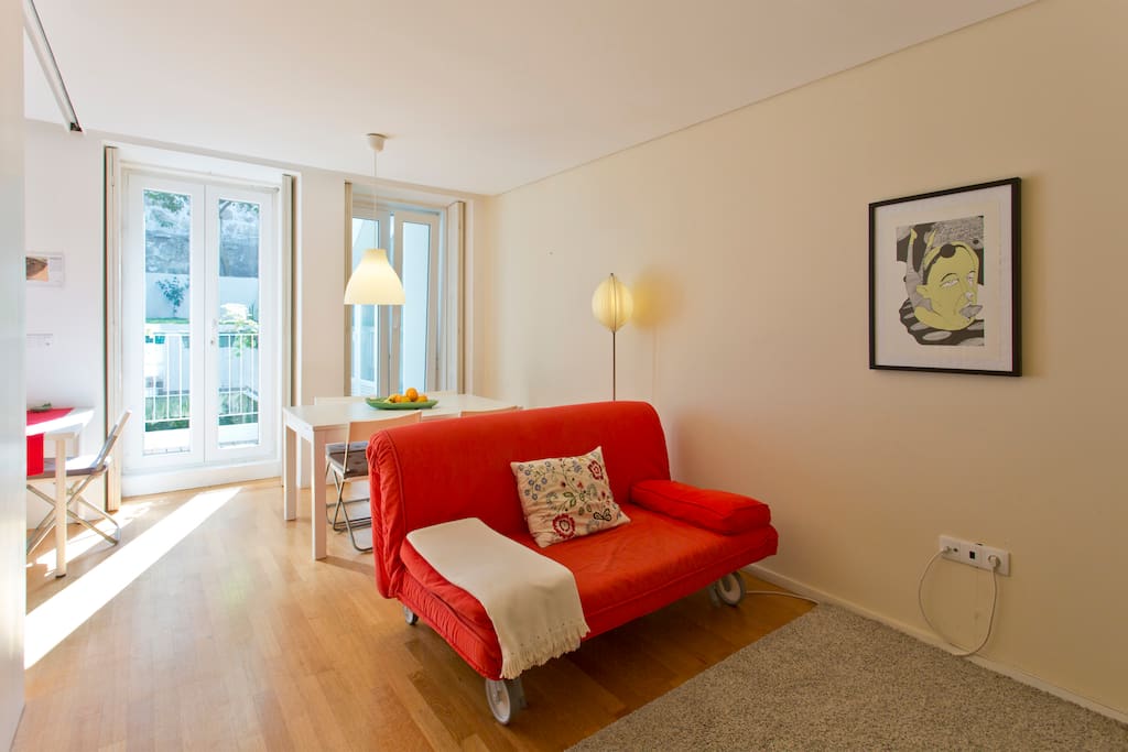 The sofa-bed change this lightful living room in a great place to rest... nearby the peaceful garden.