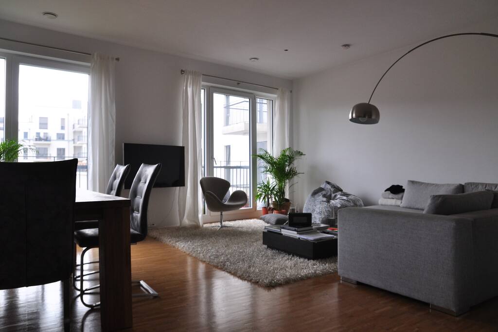 Wohn-/Esszimmer mit Balkon