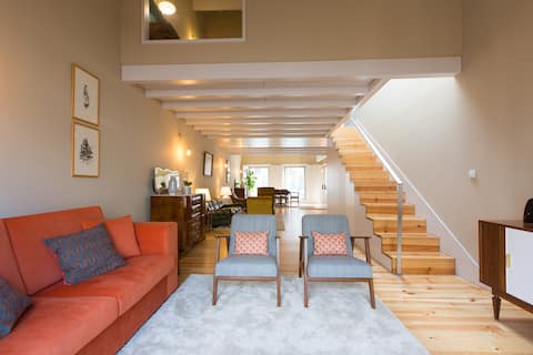 Top Airbnb: Stylish Loft near Bolhao market in Porto