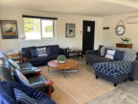 Popular Airbnb listing: “Delatite Point” Deep Water Lake front/Farm Stay in Shire Of Mansfield