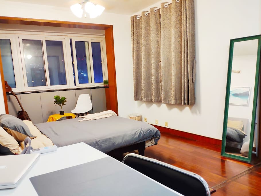 The room is spacious and tidy. You can enjoy the view from the 17th floor
