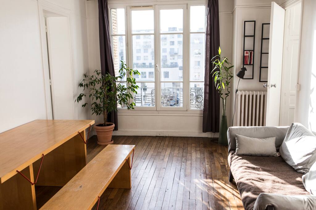 Living room / dining room with a nice view on the canal.