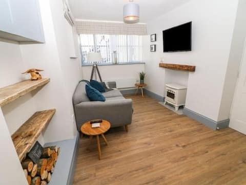 Successful Airbnb property: Buxton Lodge: Modern open-plan cottage, Ulverston in Ulverston