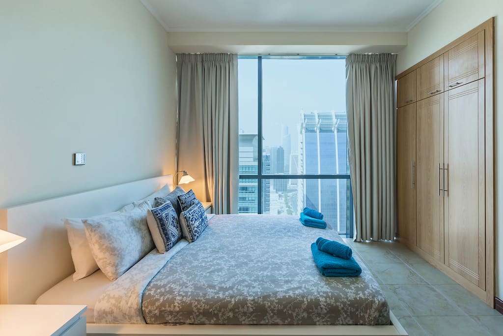 Comfortable king size bed with majestic lake and city view up from the 40th floor.