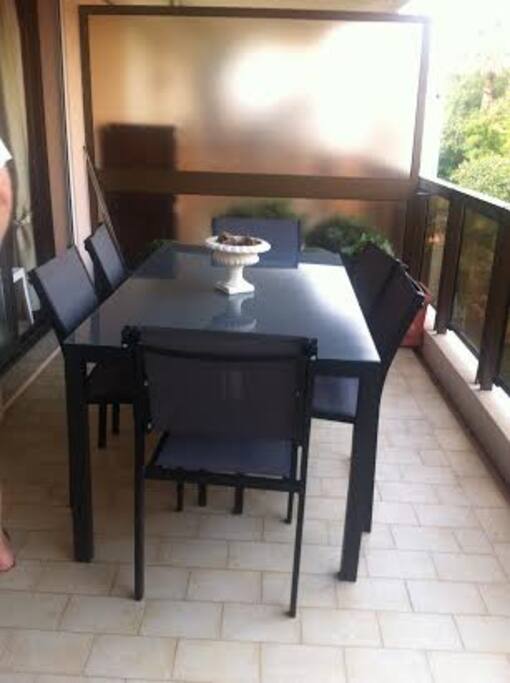 table d'extérieur pour déjeuner ou diner