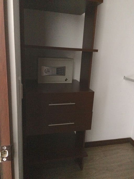 Caja fuerte en el closet