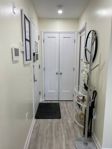 Chic Penthouse w/Terrace, Laundry,15mins to Midtwn gallery image 3