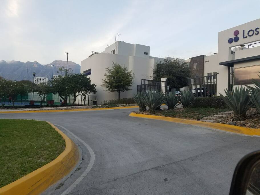 Acceso al Fraccionamiento con vigilancia permanente