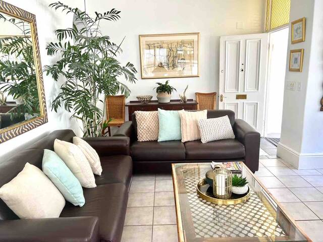 Comfortable Three Bedroom House near the Promenade