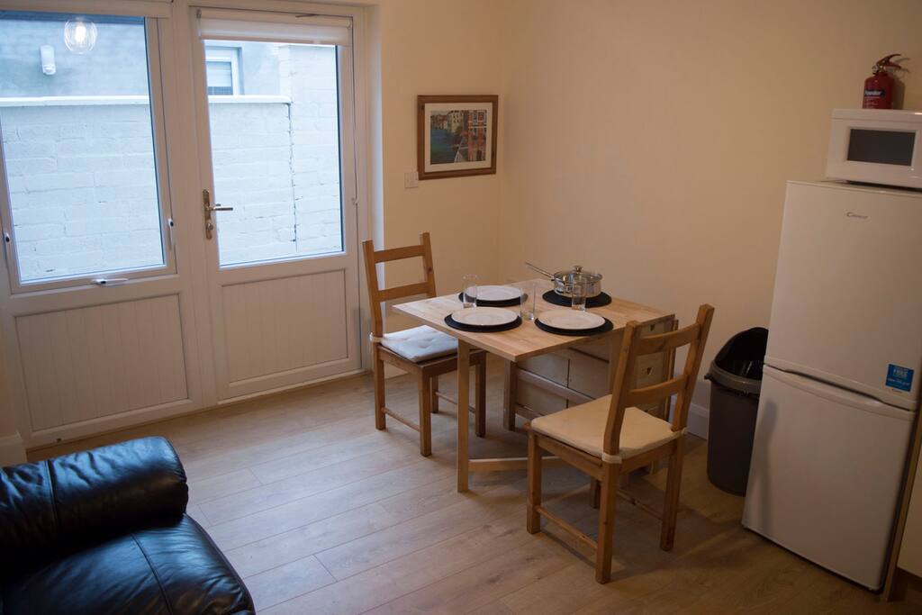 The dinning/kitchen area is cool and clean for you to enjoy any meal while here in Dublin