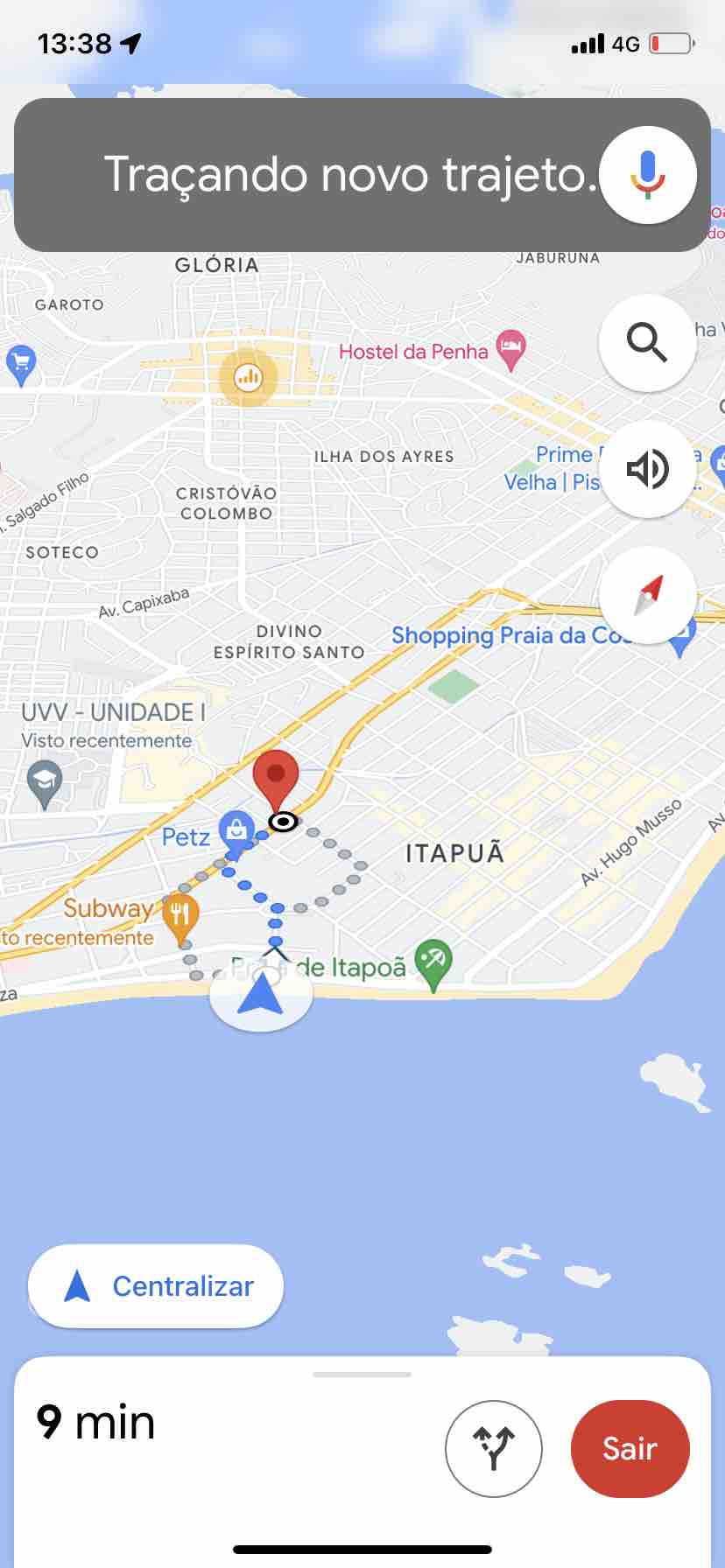 A map is displayed, highlighting a route to the beach of Itapuã. Key landmarks such as 'Shopping Praia da Costa' and 'Itapuã' are marked, demonstrating proximity to various locations. The water area is visible, indicating the coastal setting.