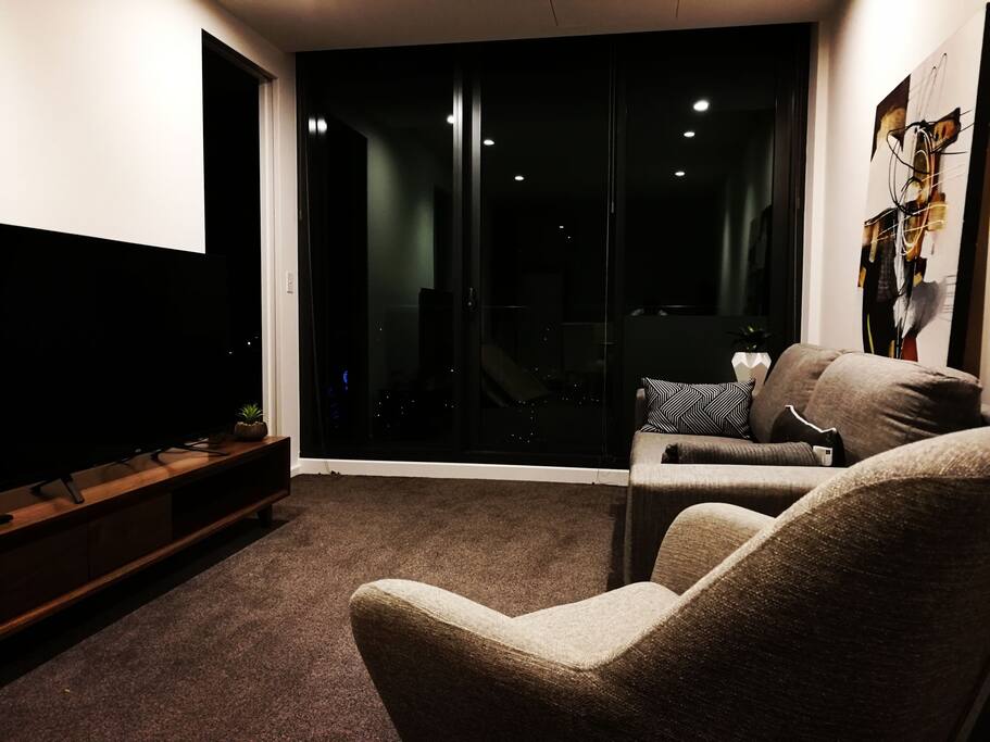 A sky high comfortable Melbourne escape