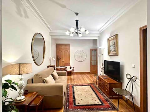 Nice downtown apartment and optional private parking