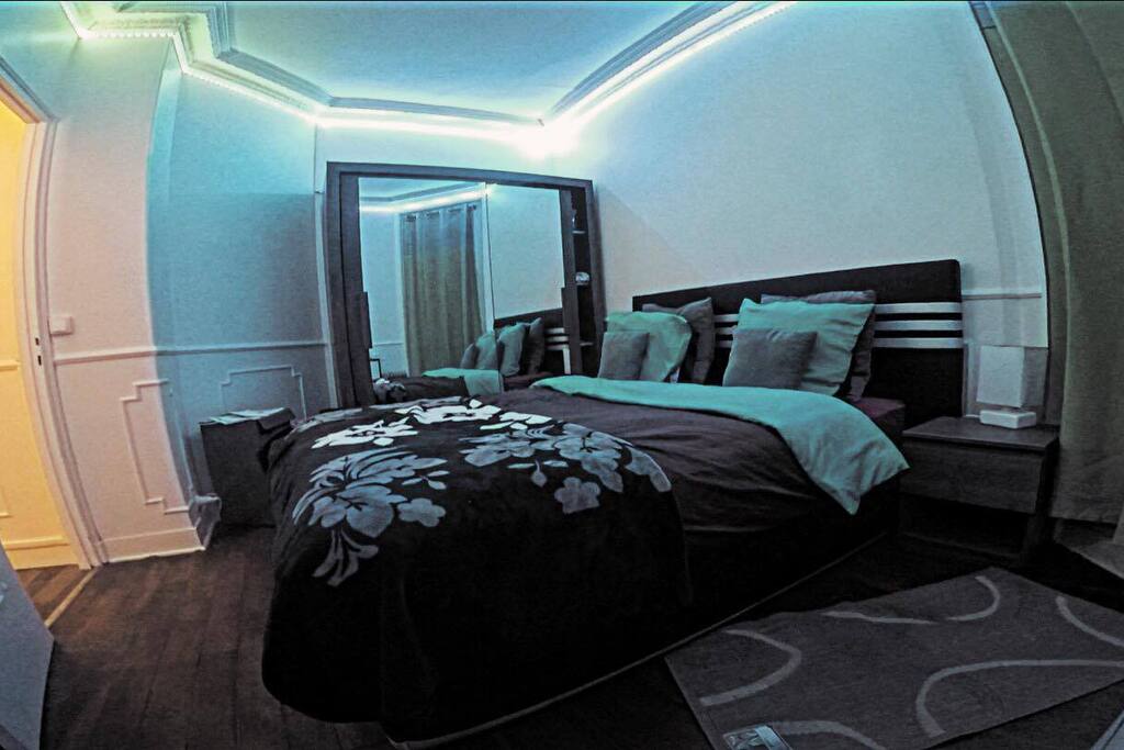 Chambre avec un grand lit Queen size