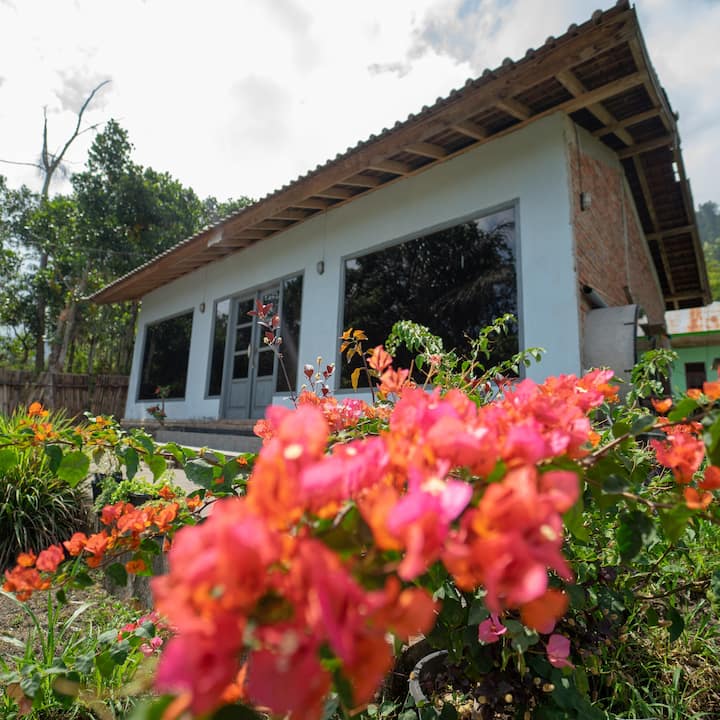 Quaint newly built house mount Batur