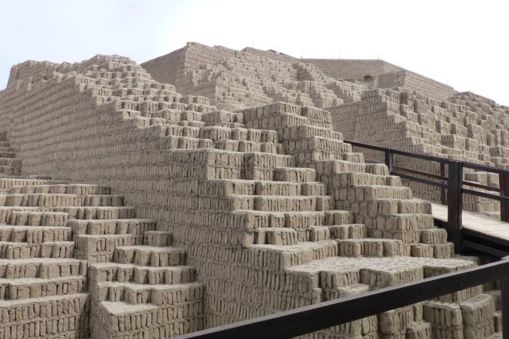 Huaca Pucllana de día