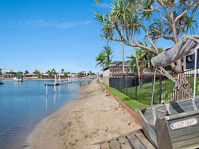 The Palms Mooloolaba Waterfront Home gallery image 2