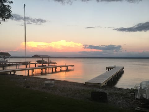 Emery Rise II on Seneca Lake- Waterfront Escape