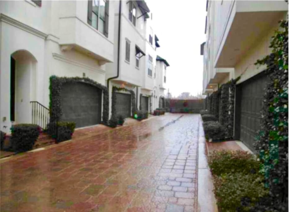 Drive right into this nice gated community home with security of being safely tucked away!