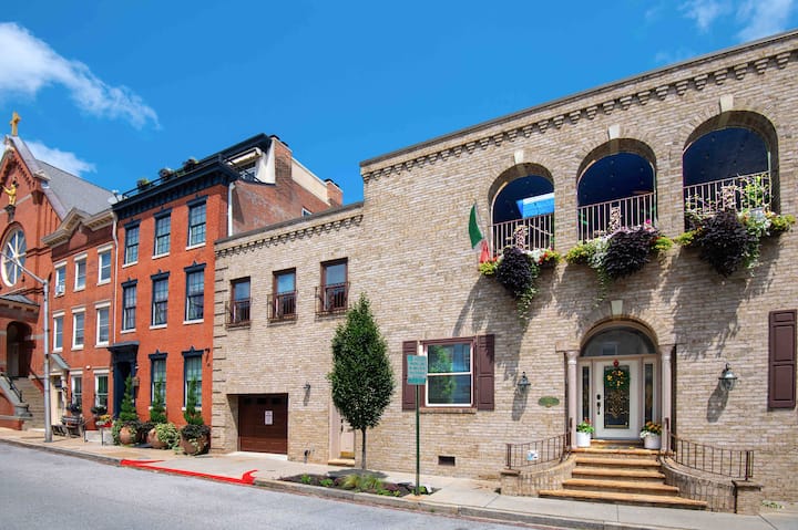Villa by Harbor East, Indoor Heated Pool/parking