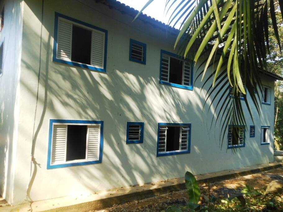 Prédio em estilho colonial composto de dez chalés (Flat).
