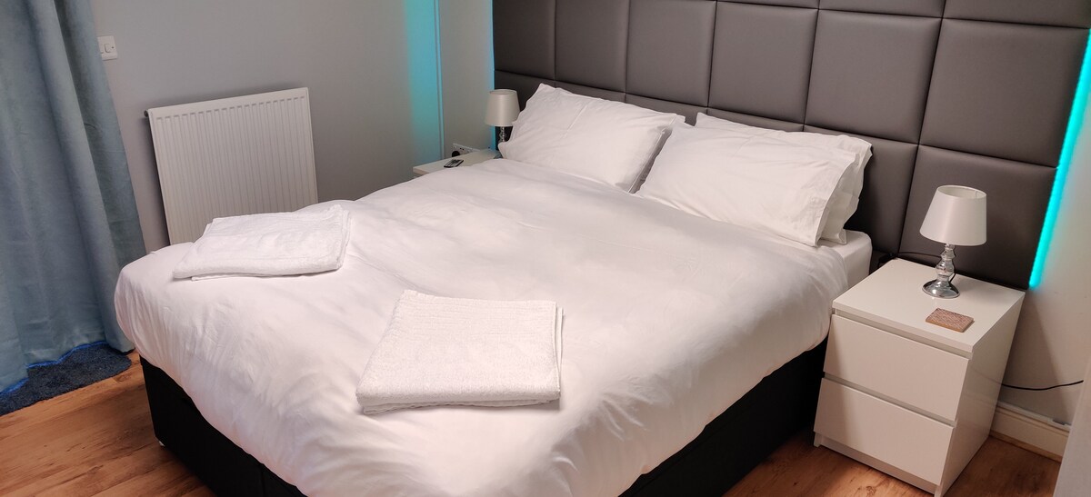 Kingsize bed (kan worden omgezet in 2 eenpersoonsbedden)