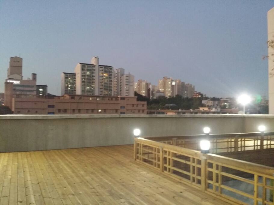 각종파티와모임이가능한옥상전용휴식공간(밤에는남산타워야경이멋져요