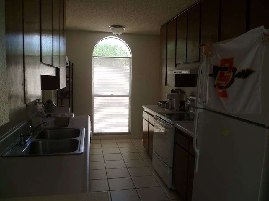 Kitchen (is not this dark in reality)
