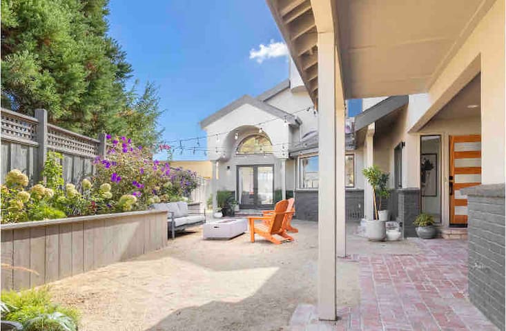 Westside Oasis in the heart of town gallery image 2