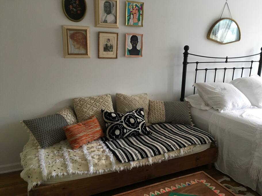 Daybed/Lounge to relax or turn into a bed for your 3rd guest.