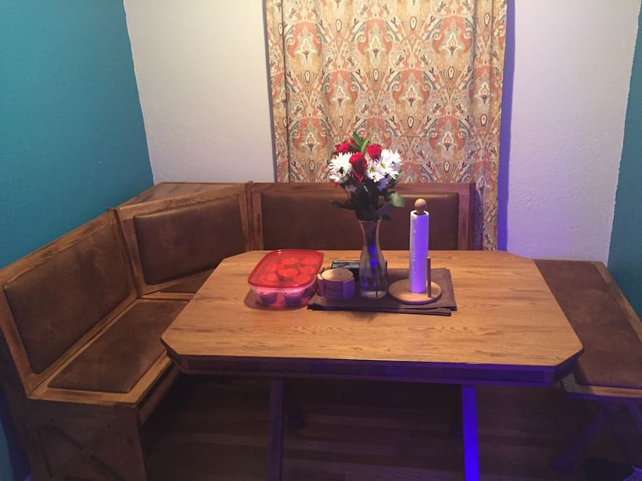 Breakfast / lunch / dinner nook