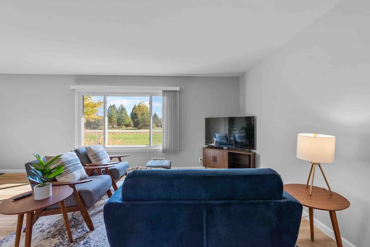 Peaceful 3 Bed Home W/ Farm View By Lake Michigan - Grafton, WI