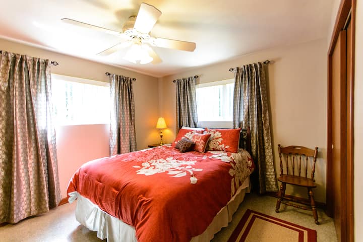 2 BR Apt, quiet, near UF, Shands, great price-1824