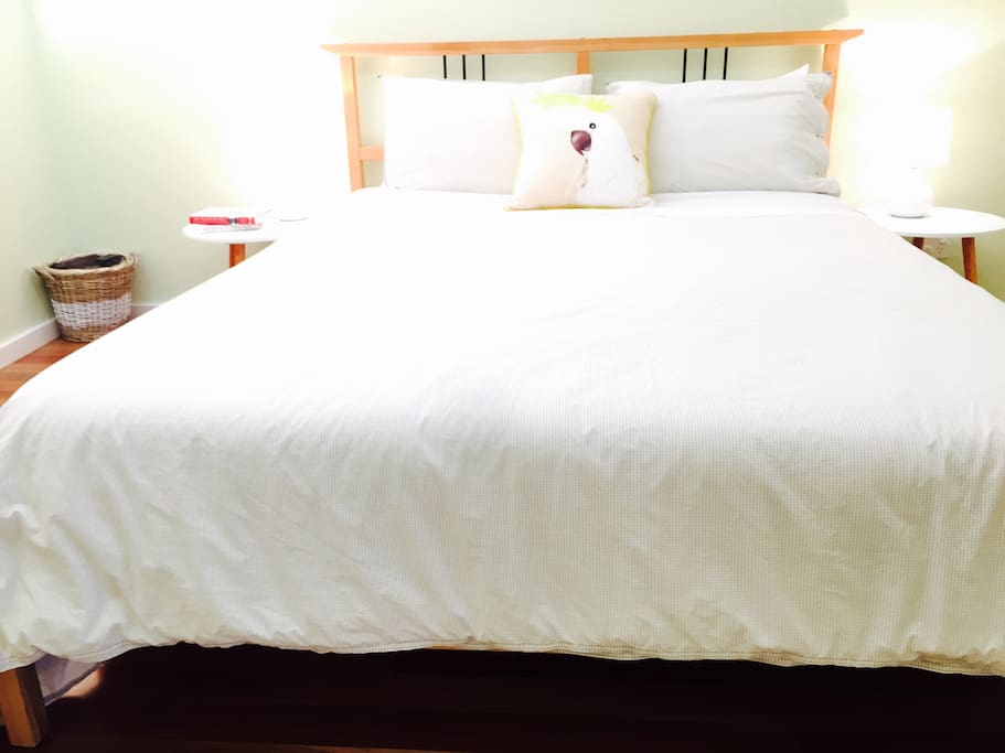 Queen room