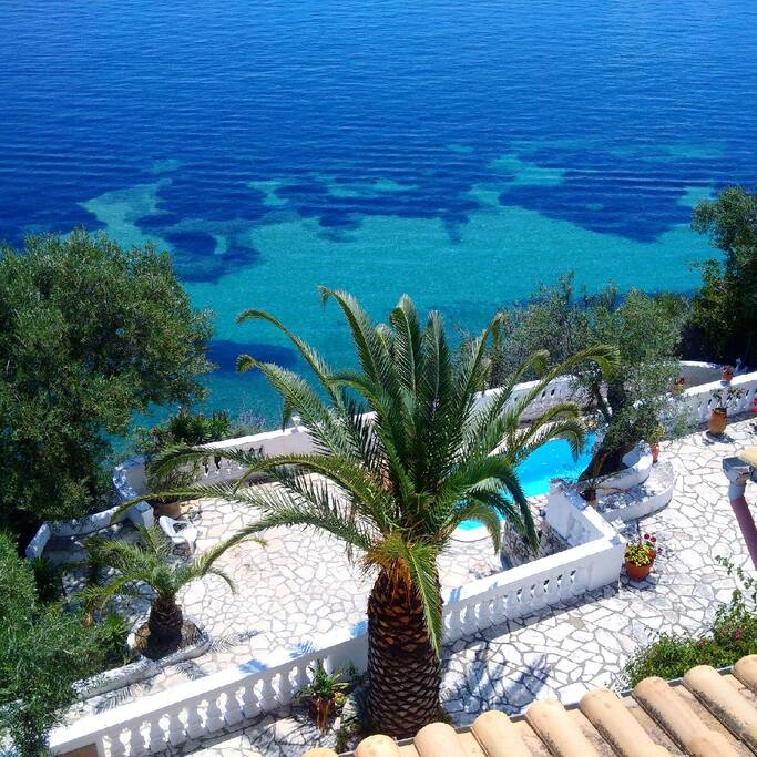Terrasse/ Pisine avec l'eau de mer / swimming pool with sea water