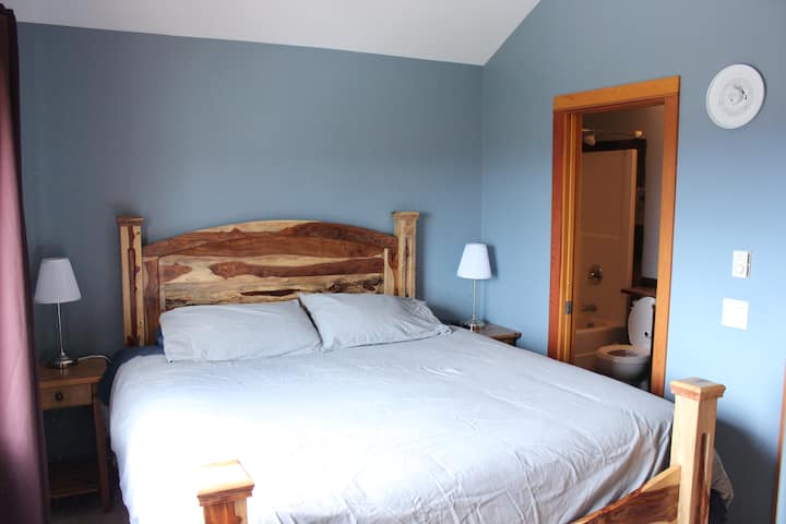 Bedroom 1 - King size bed