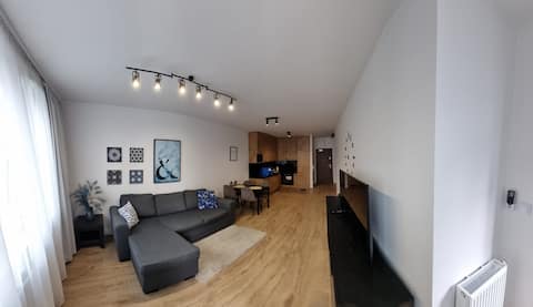 Popular Airbnb listing: Apartament Near Sky Tower 6 p. Gwiaździsta in Powstańców śląskich