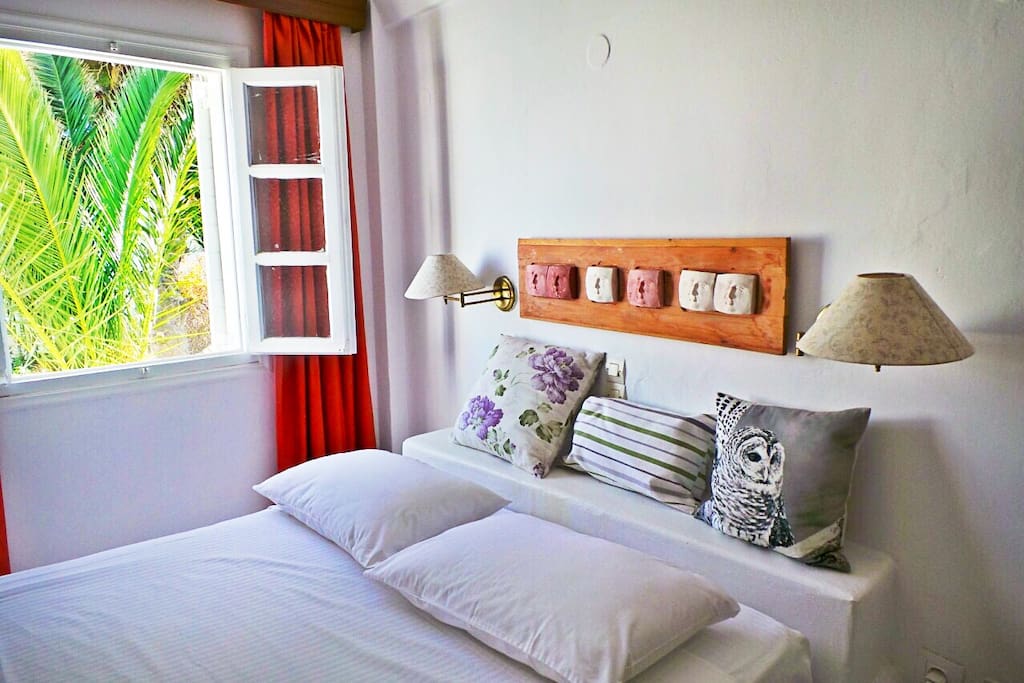 Super cozy bedroom, with wardrobe, air condition, TV and nice view to ground outdoor space