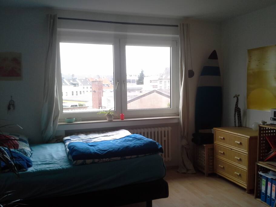 Vom Bett aus kann man immer den Sonnenaufgang sehen. Selbst bei schlechtem Wetter ;)