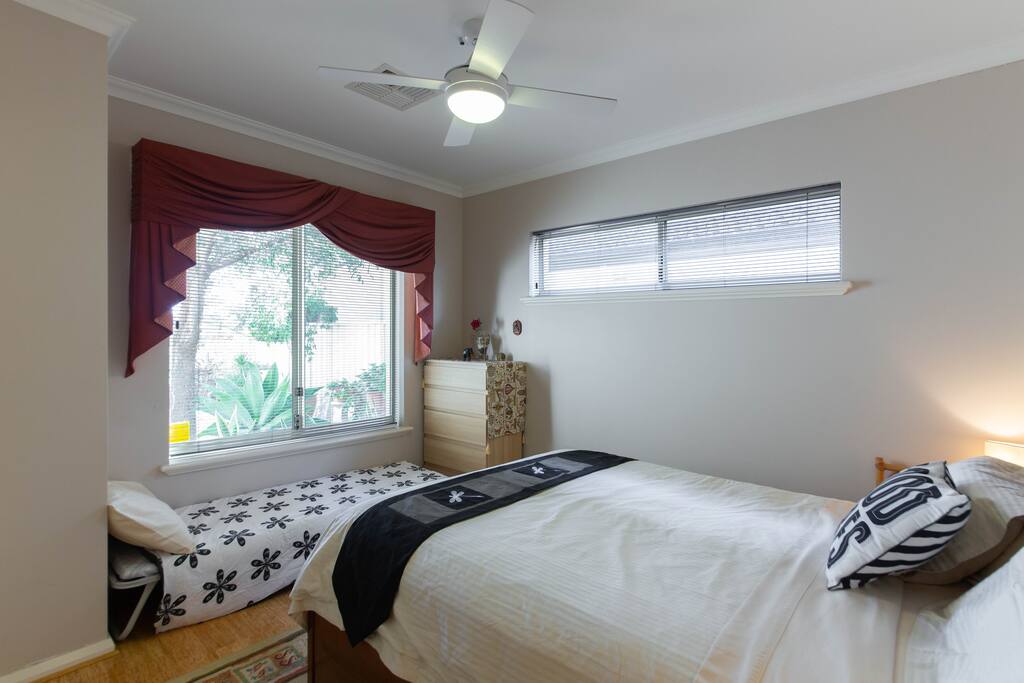 Bedroom showing spare foldaway