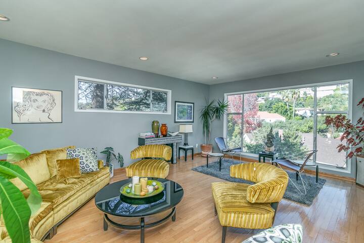 Spacious Oasis with Pool & Views gallery image 5