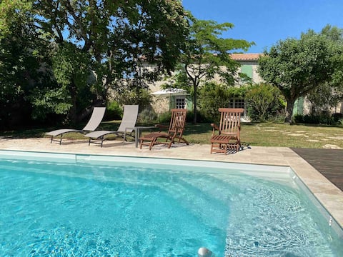Beautiful farmhouse with heated pool 10’ beach