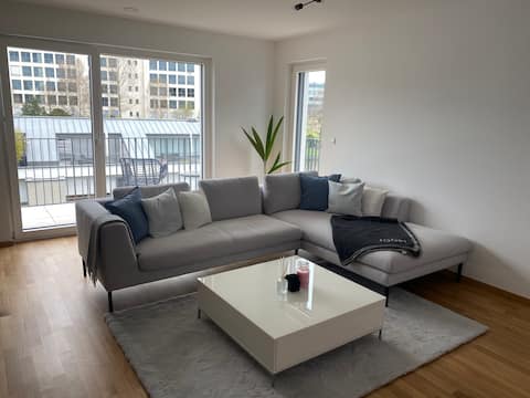 Modern 2 bed en-suite with free parking