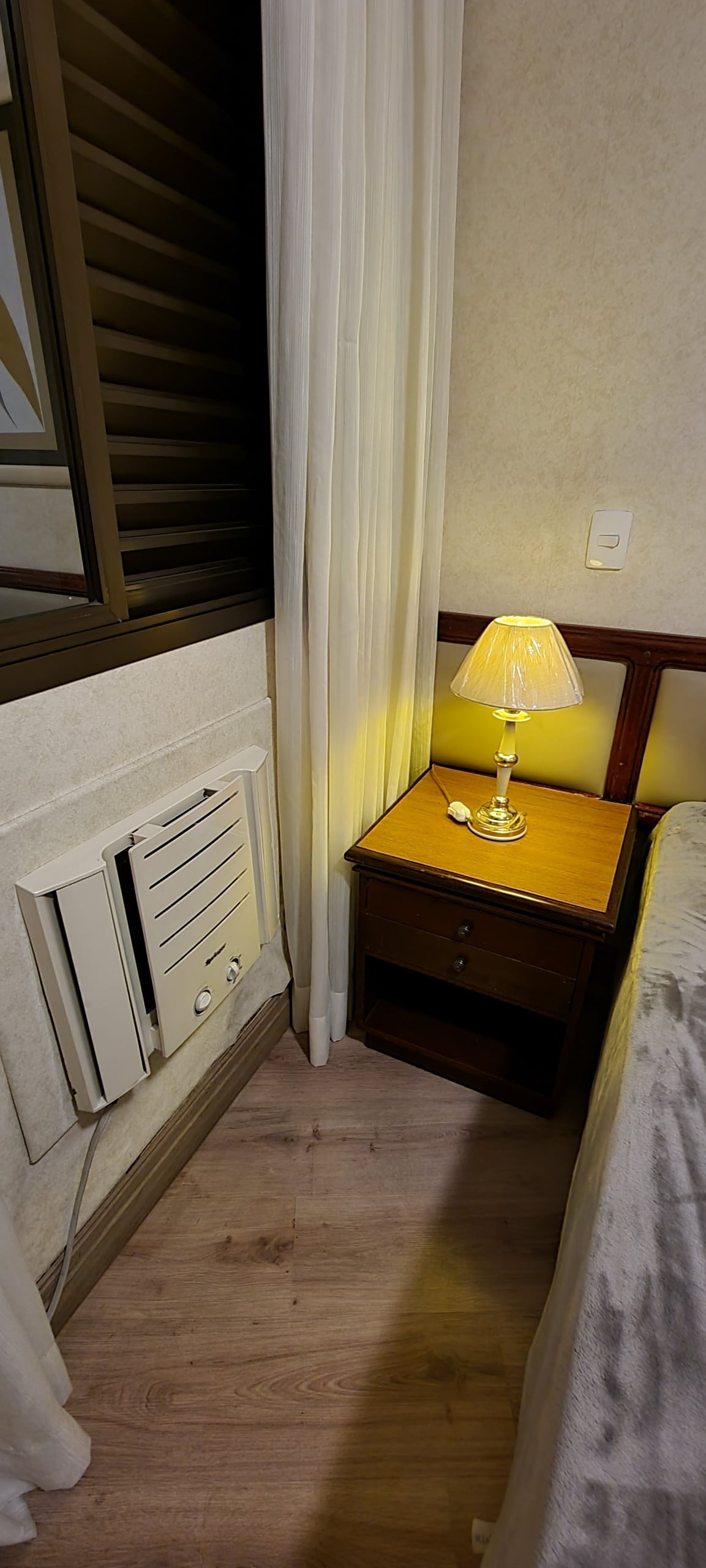 只有房间内有空调。