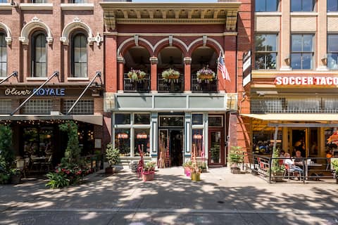 Amazing heart of Market Square Luxury Experience