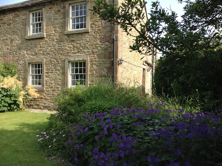 Peak District Cottage In Wonderful Scenery - Longnor