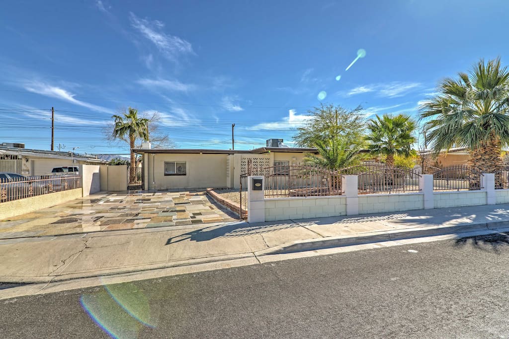 Great Las Vegas location just 2 miles from the Strip!