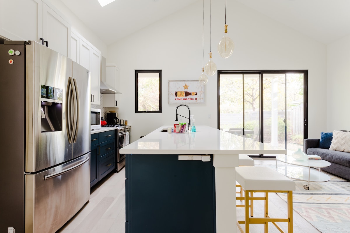 Bright & Modern SoCo Retreat, Minutes from DT!