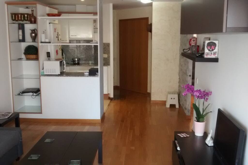 Beautiful apartment very close to the beach, with everything you need! Two guest bedroom, balcony, tv, air conditioner, parking, at 10 minutes walking from the beach, very close supermarket, quite zone...