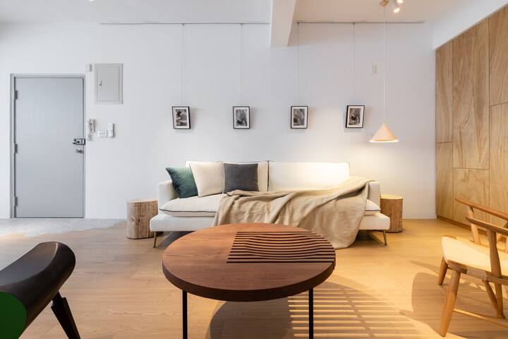 Sophisticated bright 3BR in the heart of Taipei gallery image 2